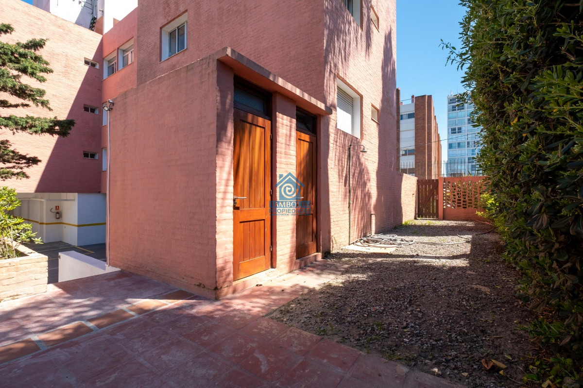 Apartamento ID.1297 - EDIFICIO LAS OLAS - ALQUILA PRIMERA LINEA AL MAR !!! MANSA 