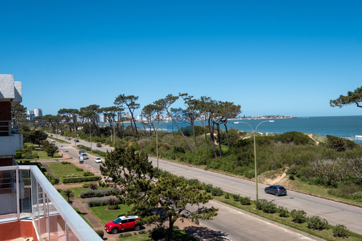 Apartamento ID.1297 - EDIFICIO LAS OLAS - ALQUILA PRIMERA LINEA AL MAR !!! MANSA 