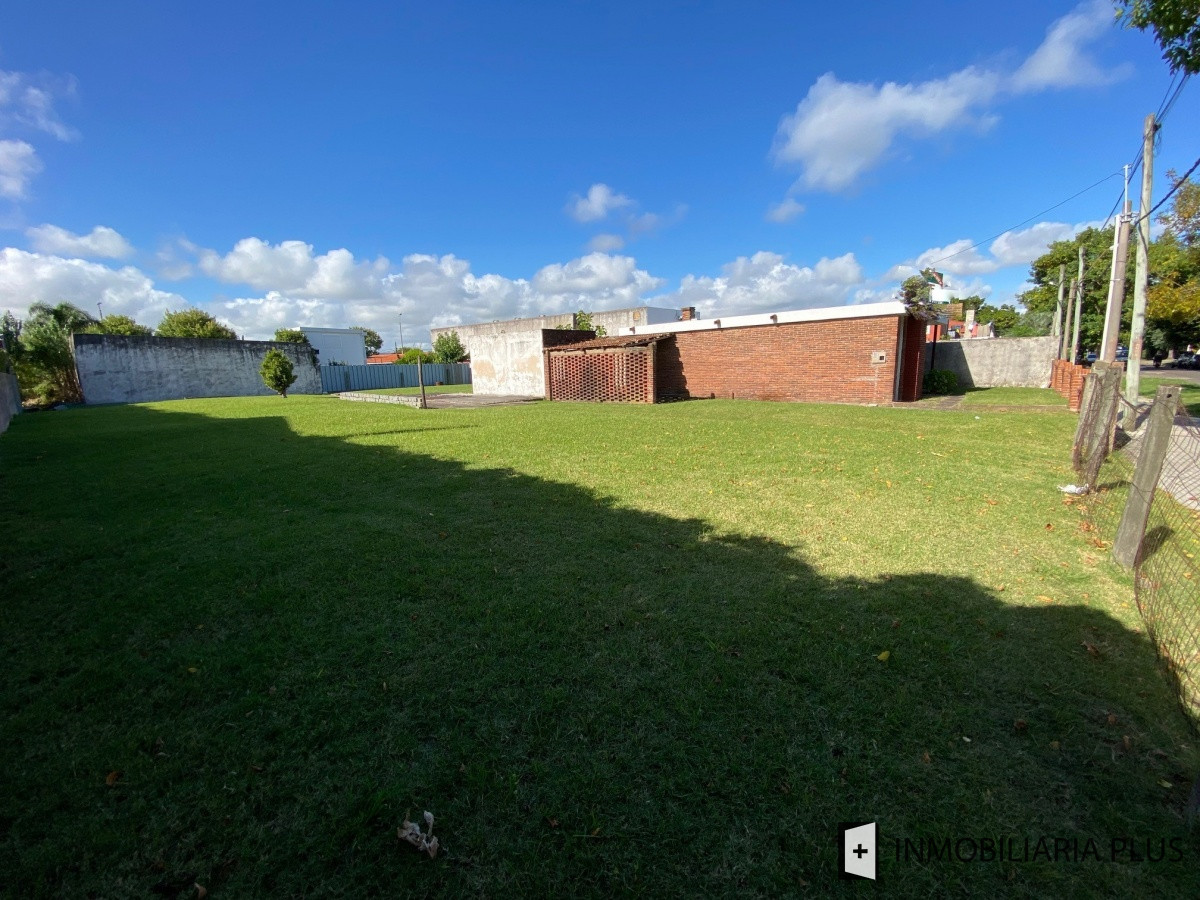 Casa ID.688 - Casa en Venta con 1077 m2 de Terreno, 2 Dormitorios en Sarubbi Maldonado C688B