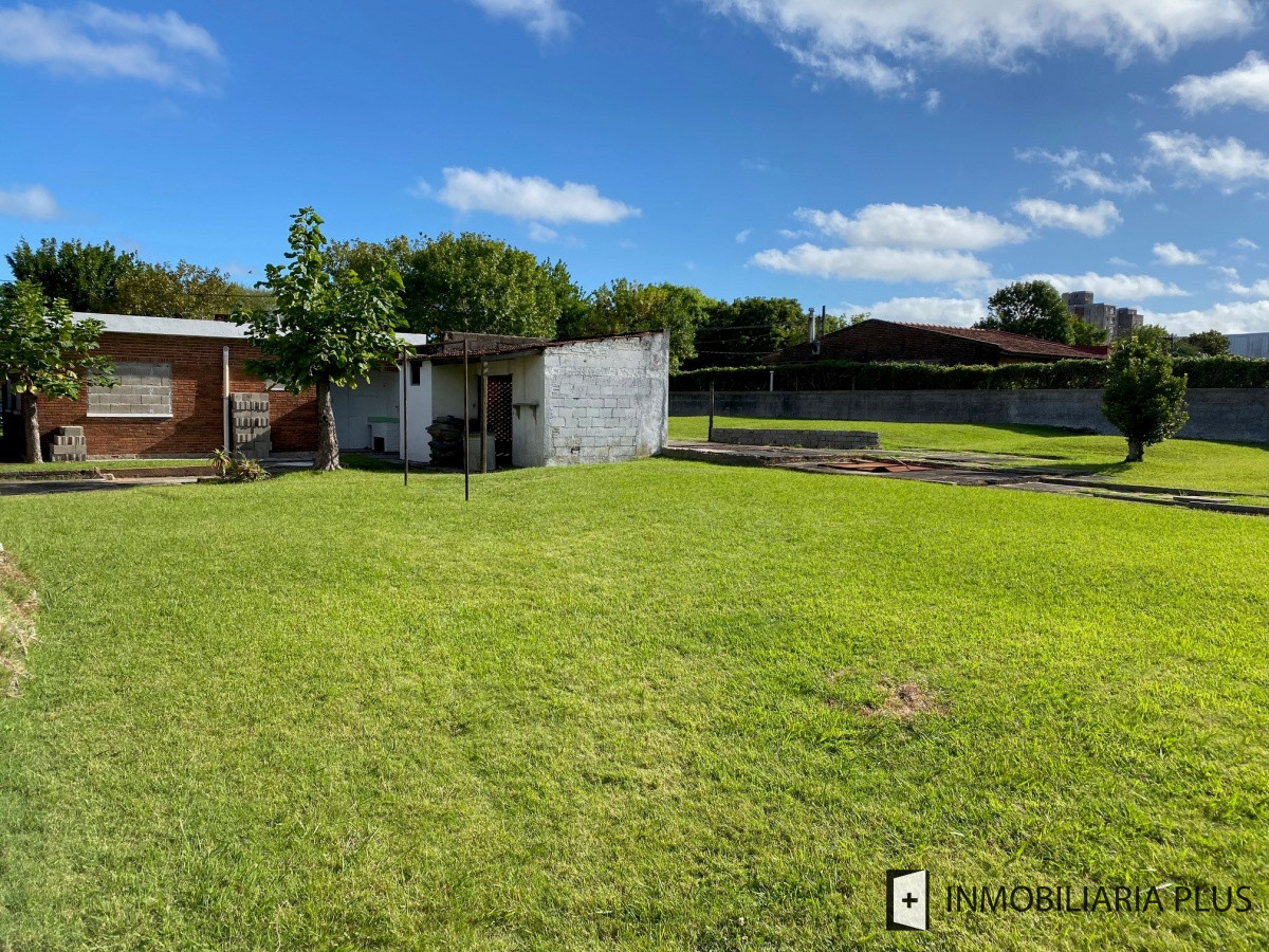Casa ID.688 - Casa en Venta con 1077 m2 de Terreno, 2 Dormitorios en Sarubbi Maldonado C688B