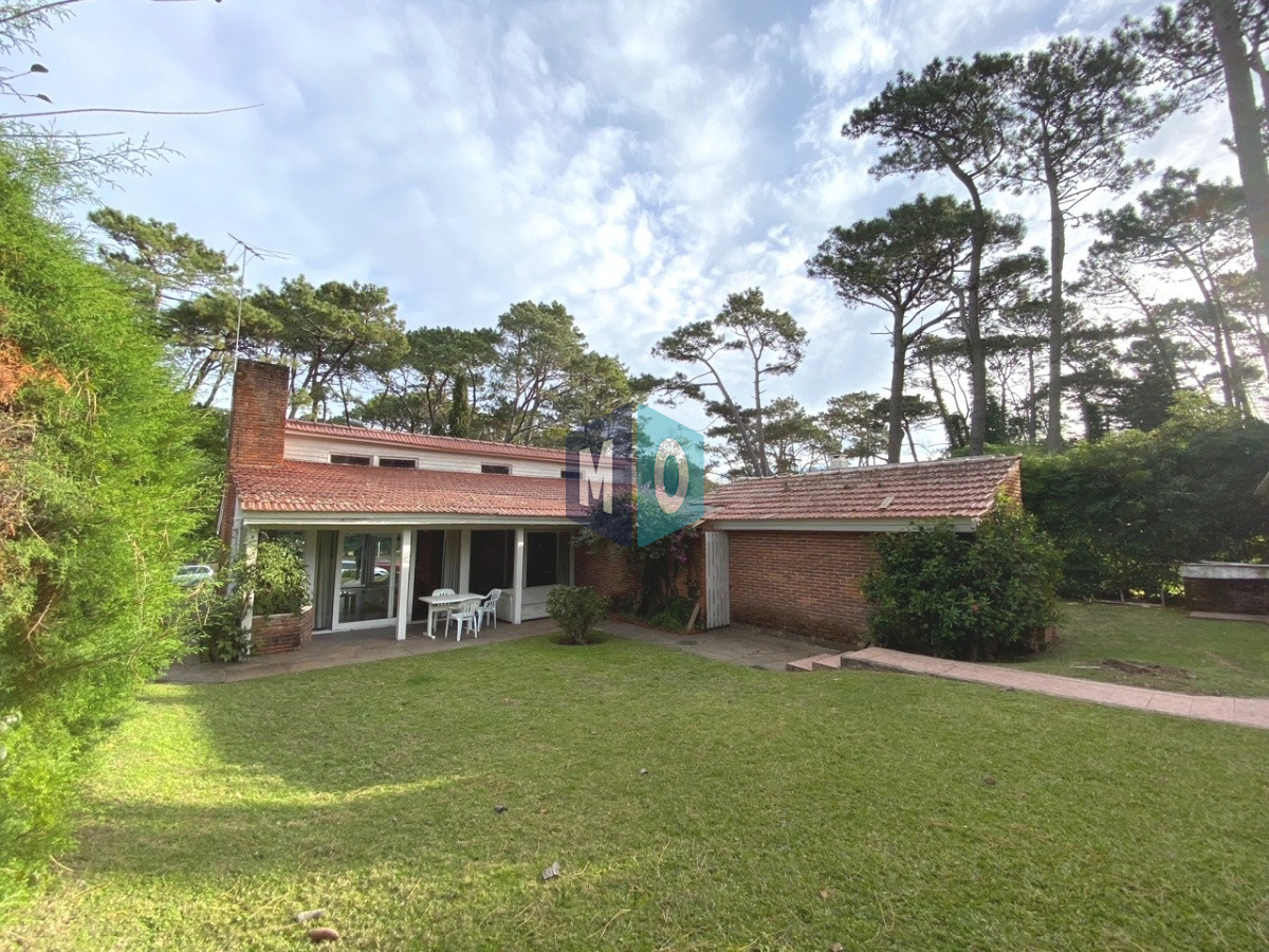 Casa ID.206 - CHALET 3 DORMITORIOS , 2 BAÑOS Y DORMITORIO Y BAÑO DE SERVICIO 