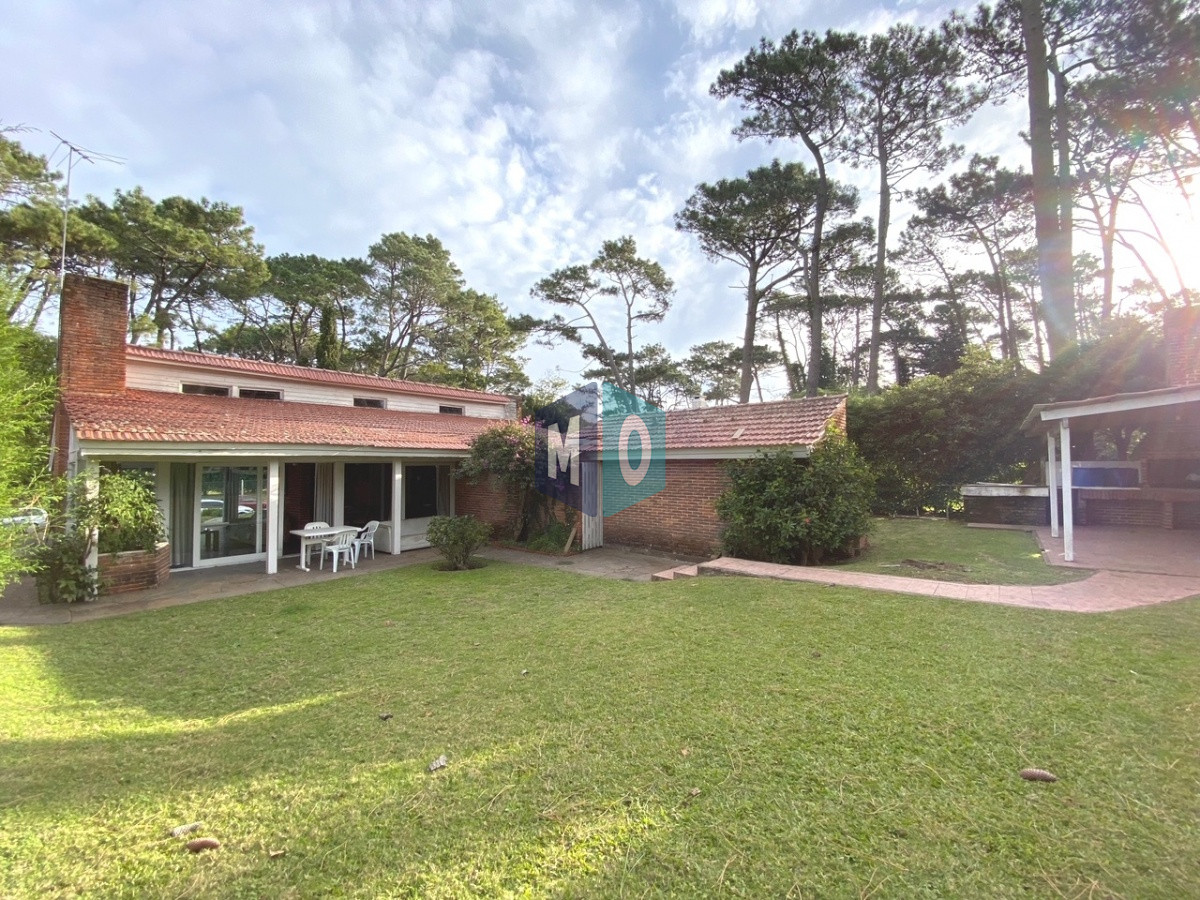 Casa ID.206 - CHALET 3 DORMITORIOS , 2 BAÑOS Y DORMITORIO Y BAÑO DE SERVICIO 