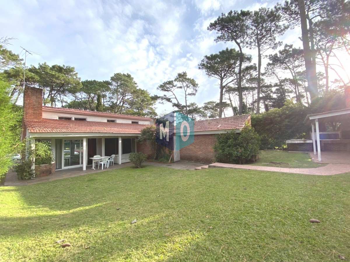 Casa ID.206 - CHALET 3 DORMITORIOS , 2 BAÑOS Y DORMITORIO Y BAÑO DE SERVICIO 