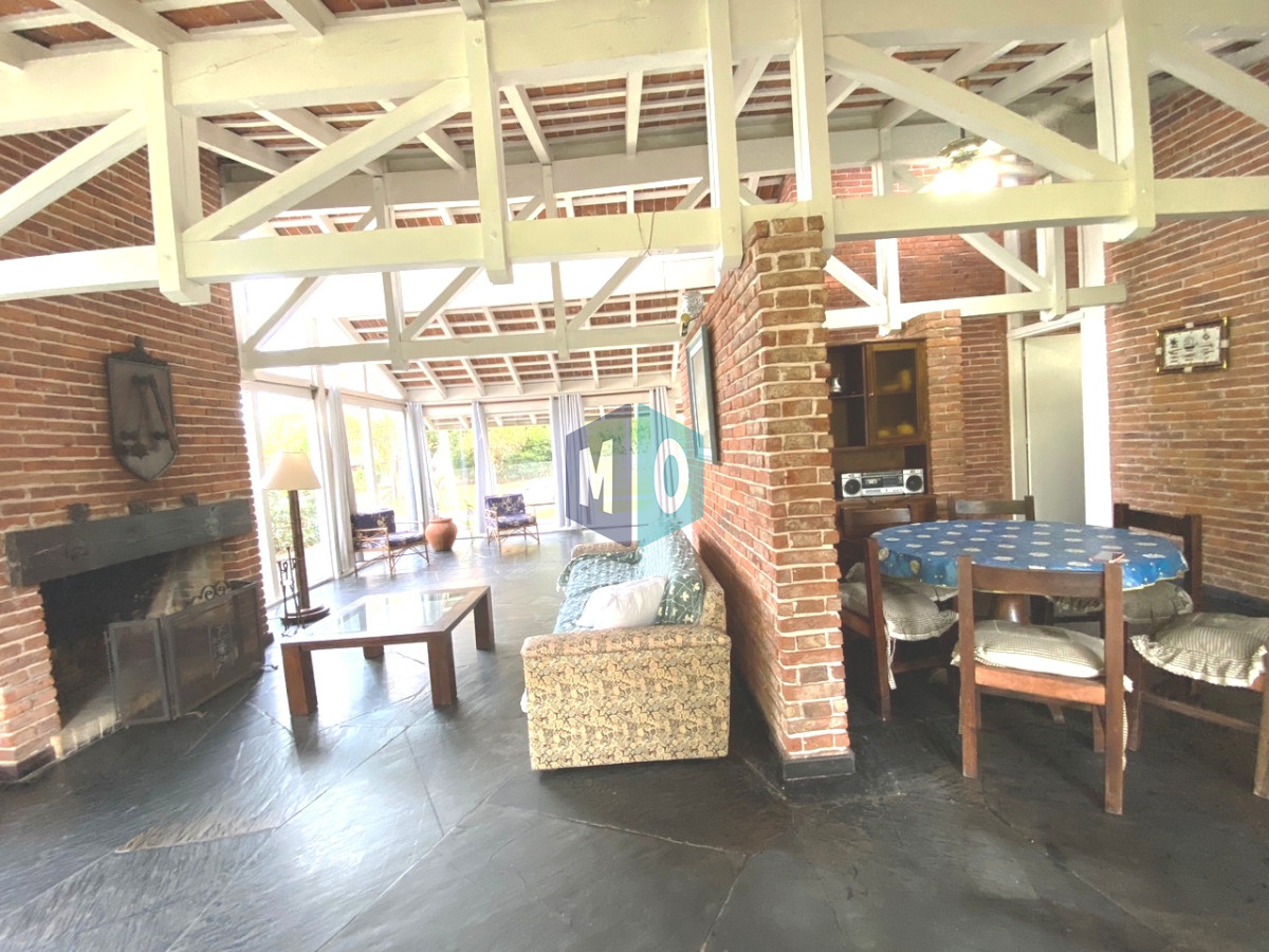 Casa ID.206 - CHALET 3 DORMITORIOS , 2 BAÑOS Y DORMITORIO Y BAÑO DE SERVICIO 