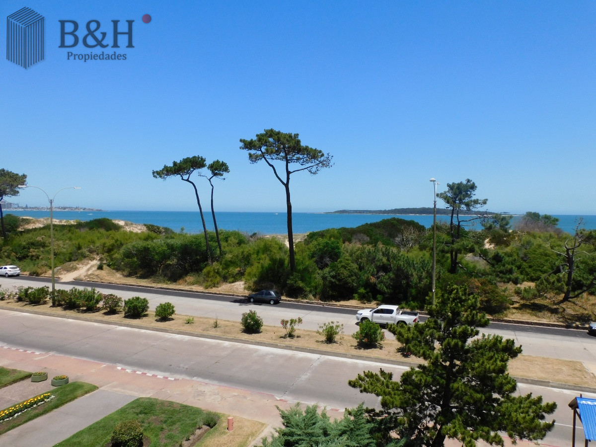 Apartamento ID.1752 - EDIFICIO LAS OLAS ALQUILA APARTAMENTO 3 DORMITORIOS , 2 BAÑOS 