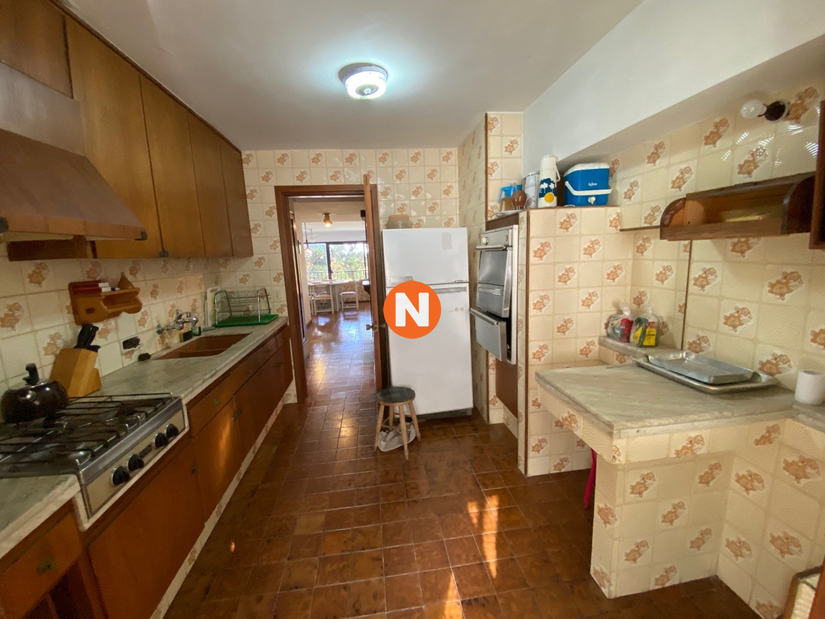Apartamento Ref.222979 - VENTA APARTAMENTO 3 DORMITORIOS , 2 BAÑOS , DORMITORIO Y BAÑO SERVICIO