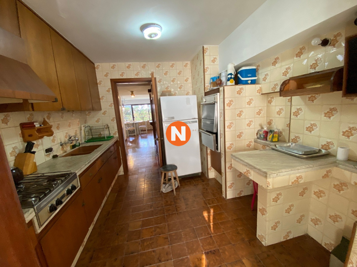 Apartamento Ref.222979 - VENTA APARTAMENTO 3 DORMITORIOS , 2 BAÑOS , DORMITORIO Y BAÑO SERVICIO