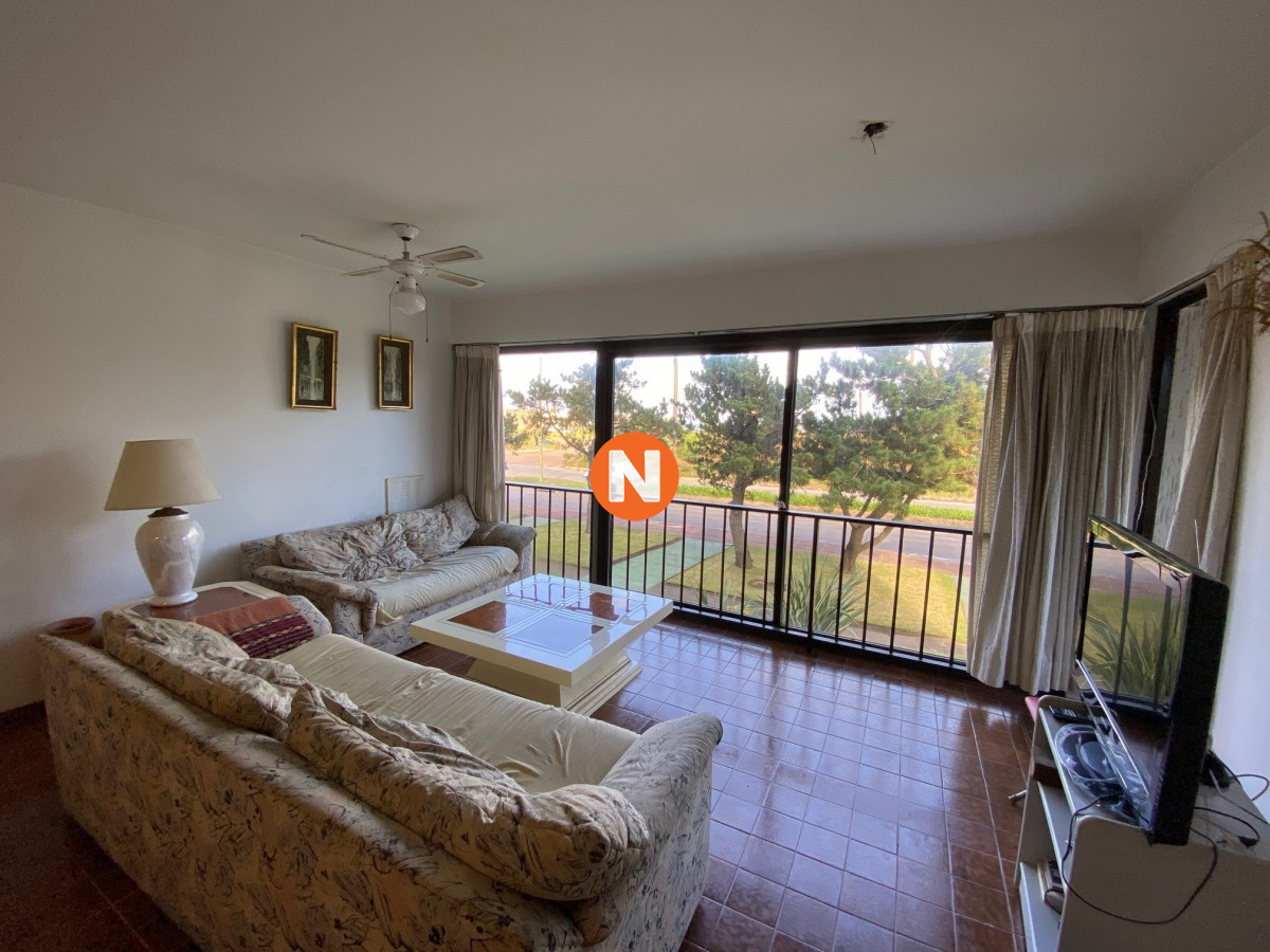 Apartamento Ref.222979 - VENTA APARTAMENTO 3 DORMITORIOS , 2 BAÑOS , DORMITORIO Y BAÑO SERVICIO