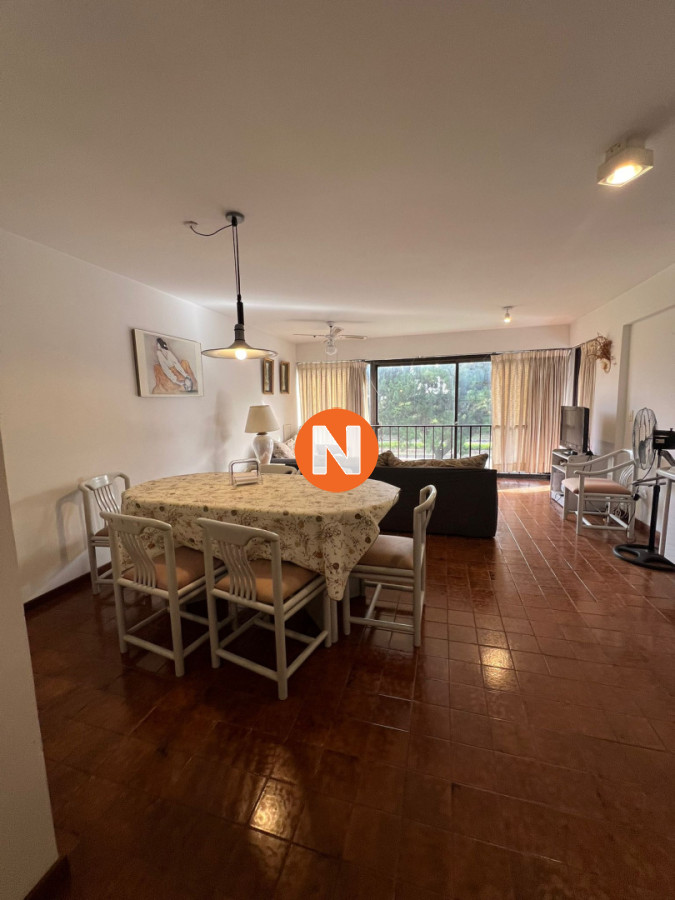 Apartamento Ref.222979 - VENTA APARTAMENTO 3 DORMITORIOS , 2 BAÑOS , DORMITORIO Y BAÑO SERVICIO