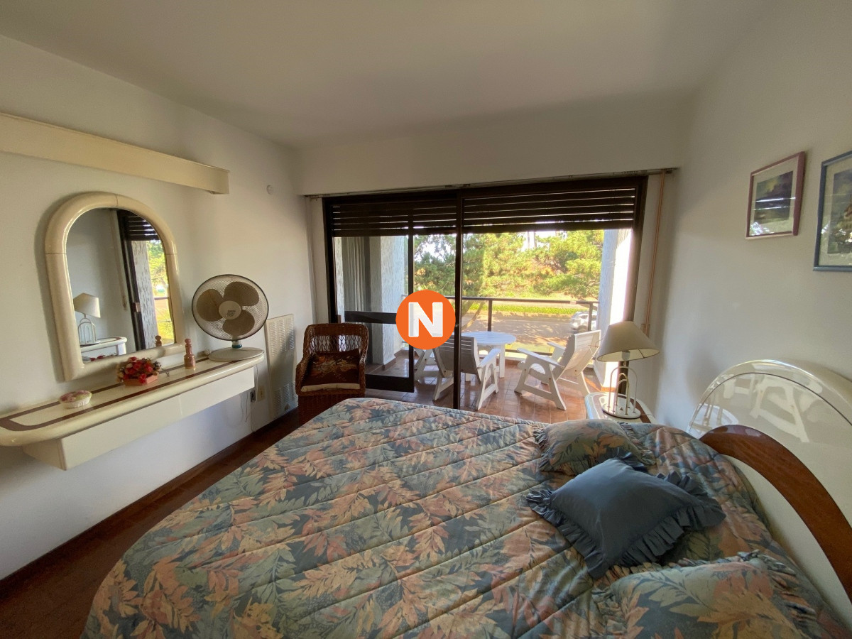 Apartamento Ref.222979 - VENTA APARTAMENTO 3 DORMITORIOS , 2 BAÑOS , DORMITORIO Y BAÑO SERVICIO