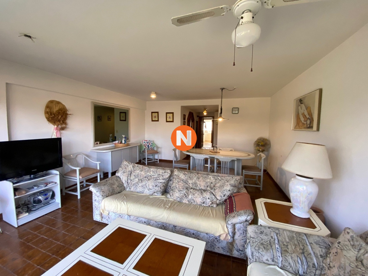 Apartamento Ref.222979 - VENTA APARTAMENTO 3 DORMITORIOS , 2 BAÑOS , DORMITORIO Y BAÑO SERVICIO