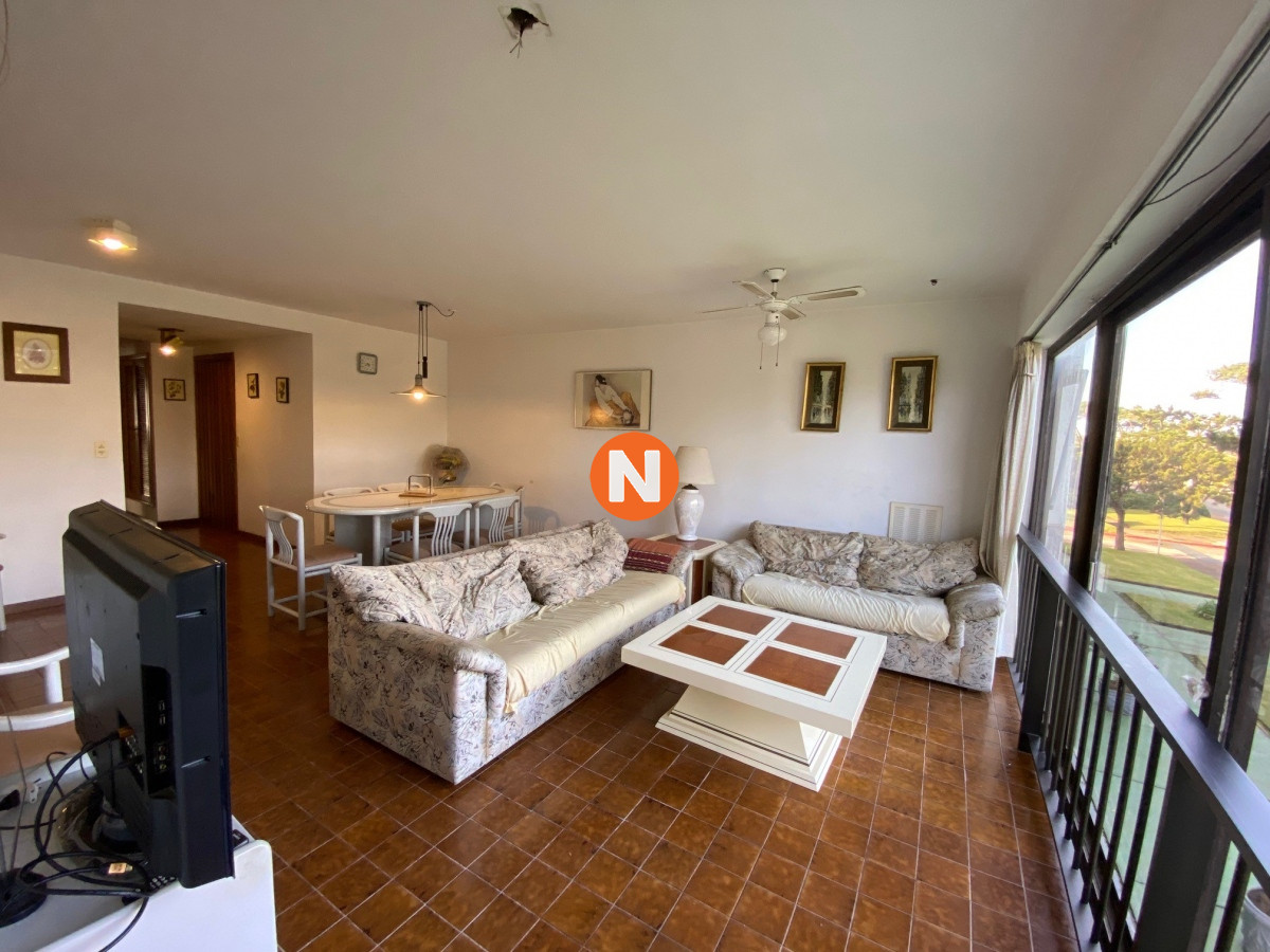 Apartamento Ref.222979 - VENTA APARTAMENTO 3 DORMITORIOS , 2 BAÑOS , DORMITORIO Y BAÑO SERVICIO