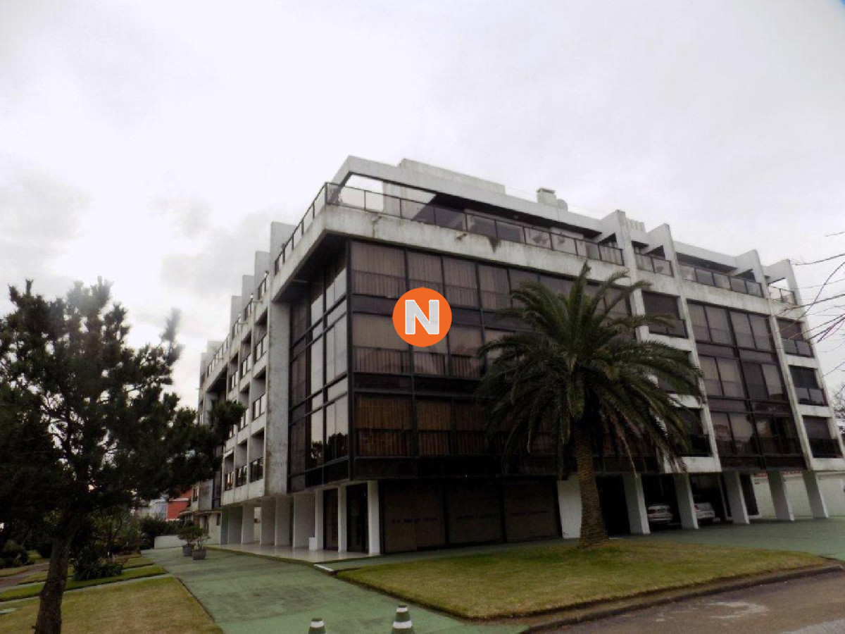 Apartamento Ref.222979 - VENTA APARTAMENTO 3 DORMITORIOS , 2 BAÑOS , DORMITORIO Y BAÑO SERVICIO