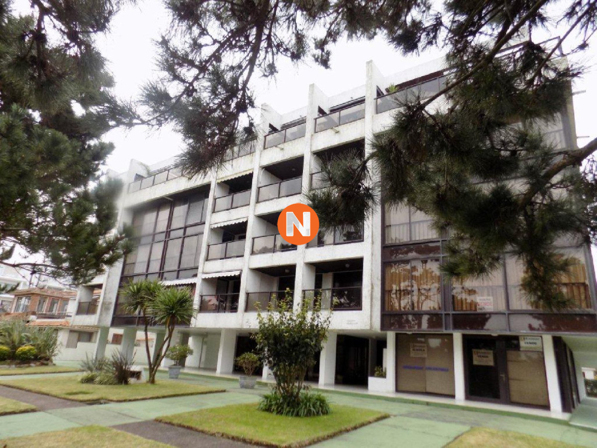 Apartamento Ref.222979 - VENTA APARTAMENTO 3 DORMITORIOS , 2 BAÑOS , DORMITORIO Y BAÑO SERVICIO