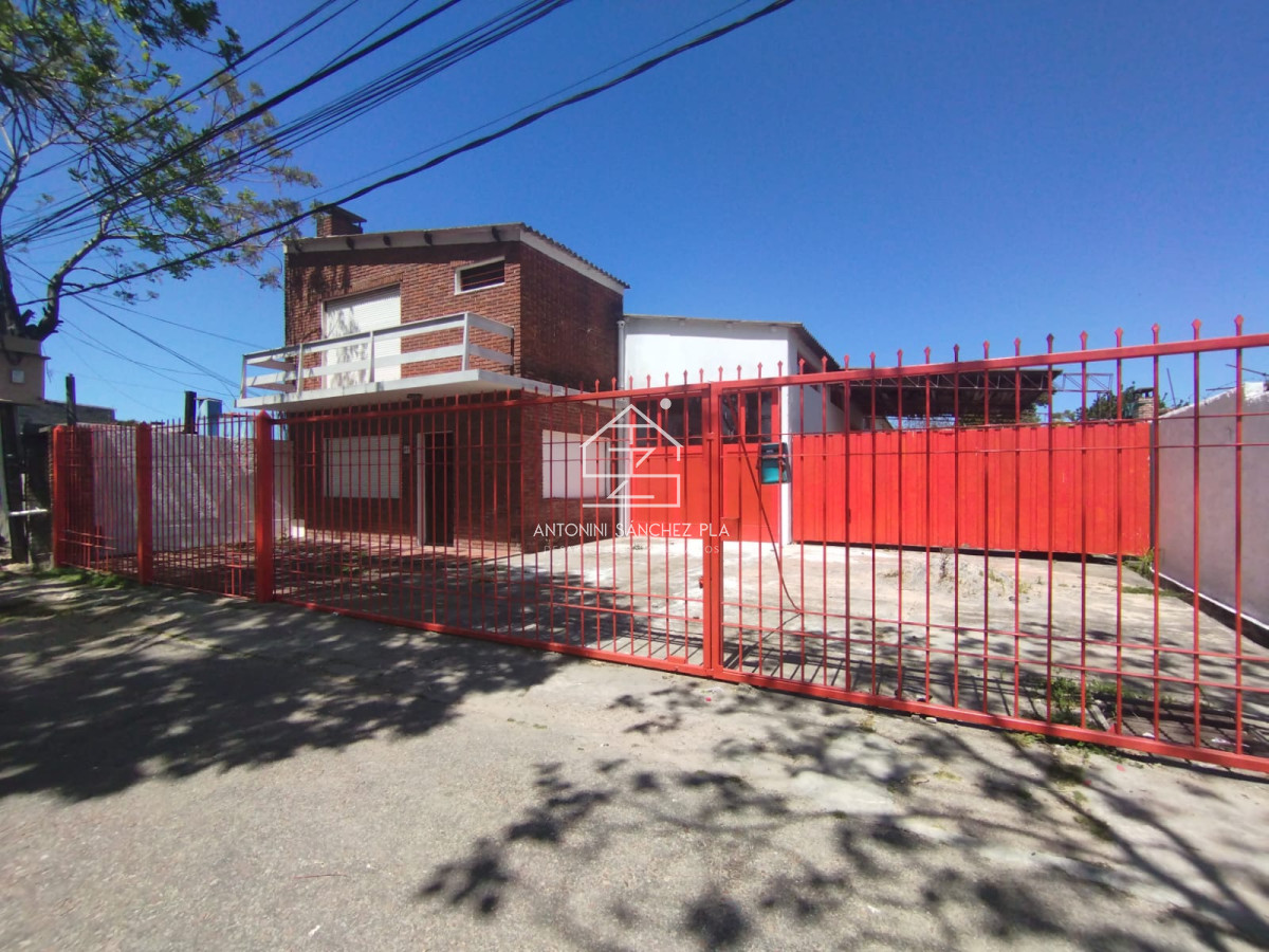 Local Comercial ID.4382 - IMPERDIBLE LOCAL -GALPON CON OFICINA EN MALDONADO 