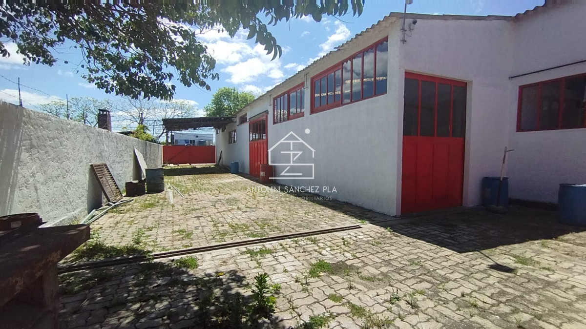 Local Comercial ID.4382 - IMPERDIBLE LOCAL -GALPON CON OFICINA EN MALDONADO 