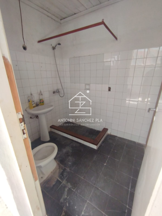 Local Comercial ID.4382 - IMPERDIBLE LOCAL -GALPON CON OFICINA EN MALDONADO 