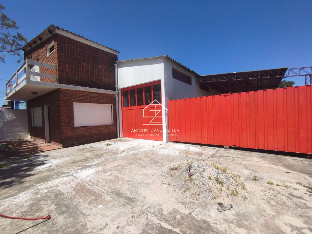 Local Comercial ID.4382 - IMPERDIBLE LOCAL -GALPON CON OFICINA EN MALDONADO 