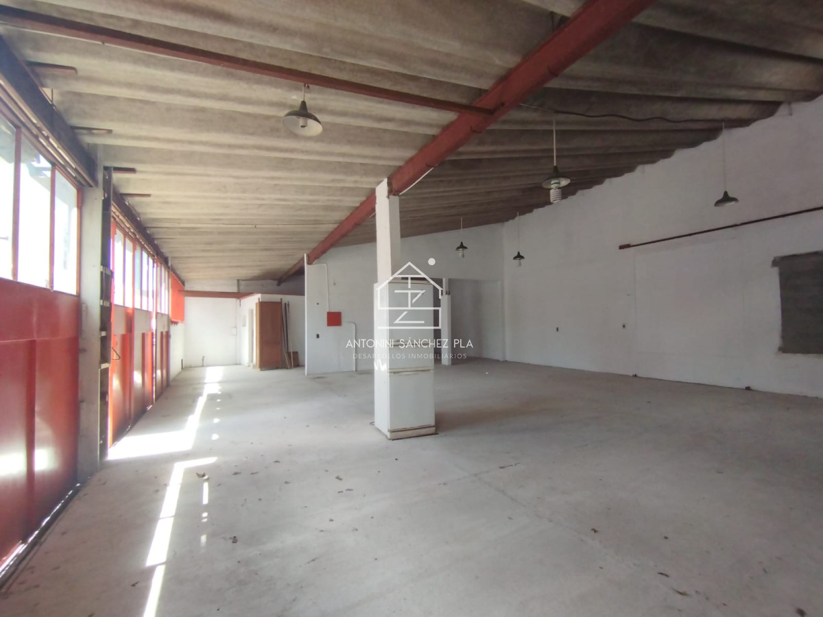 Local Comercial ID.4382 - IMPERDIBLE LOCAL -GALPON CON OFICINA EN MALDONADO 