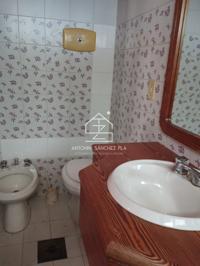 Local Comercial ID.4382 - IMPERDIBLE LOCAL -GALPON CON OFICINA EN MALDONADO 