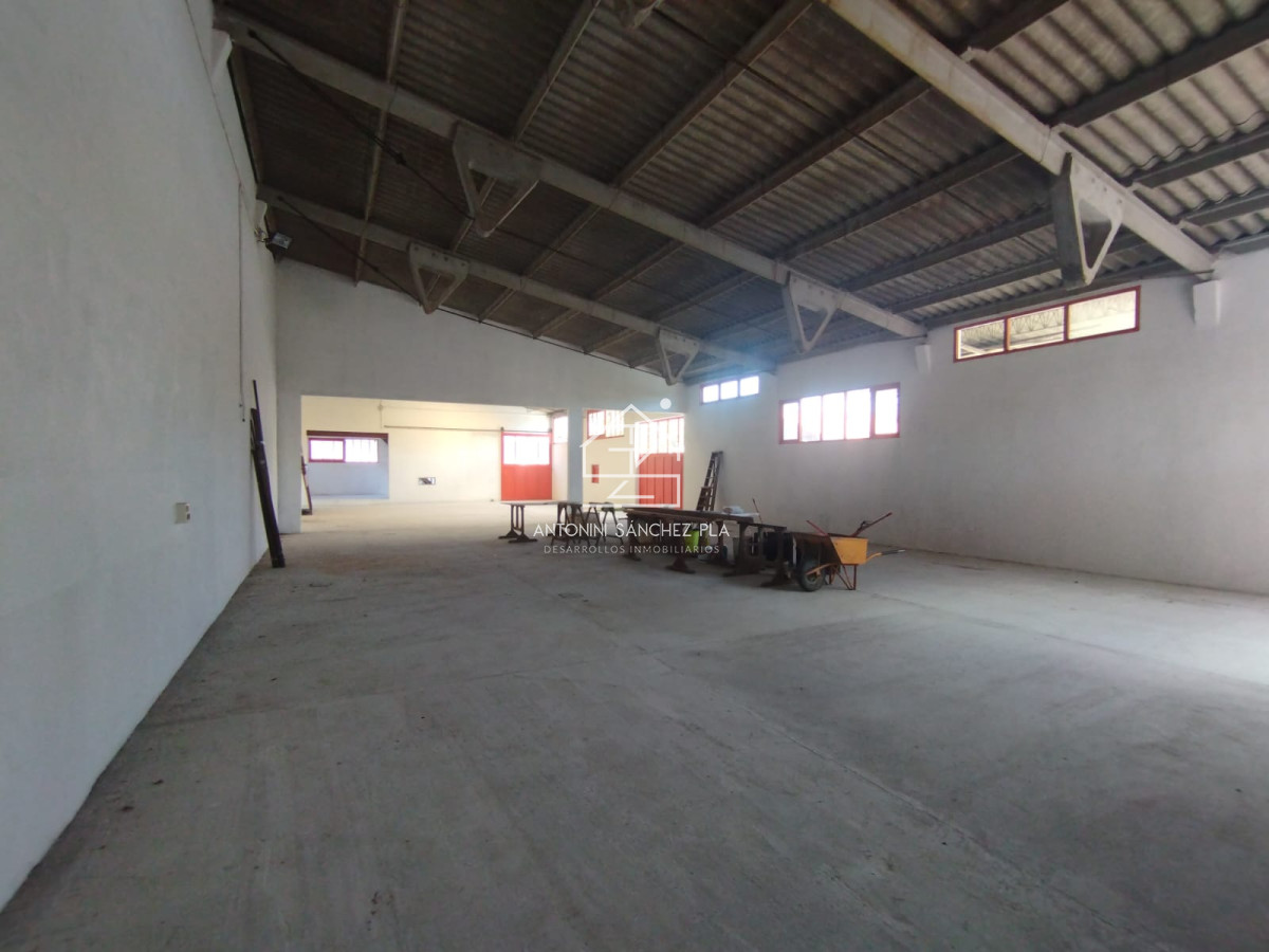 Local Comercial ID.4382 - IMPERDIBLE LOCAL -GALPON CON OFICINA EN MALDONADO 