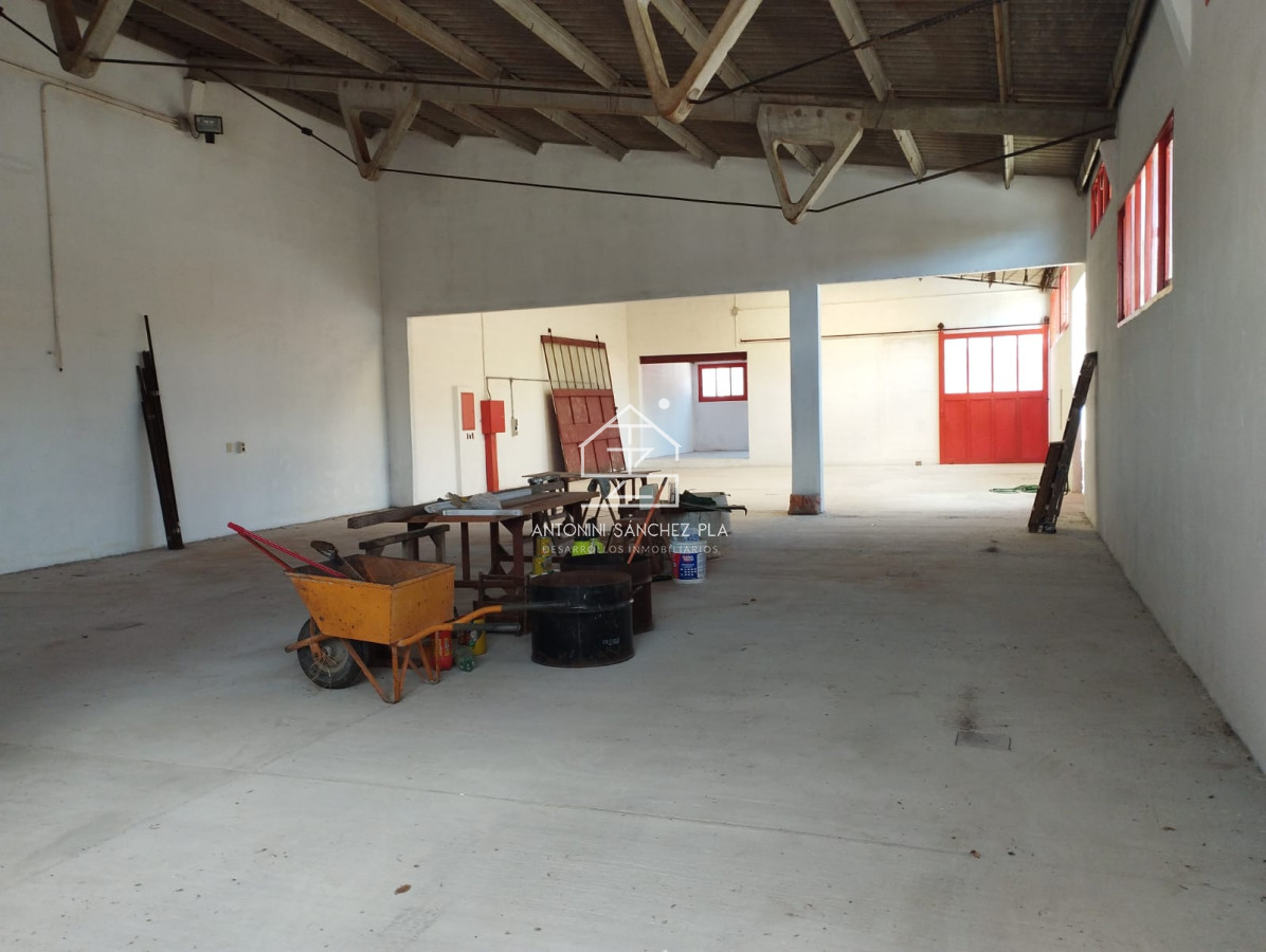 Local Comercial ID.4382 - IMPERDIBLE LOCAL -GALPON CON OFICINA EN MALDONADO 