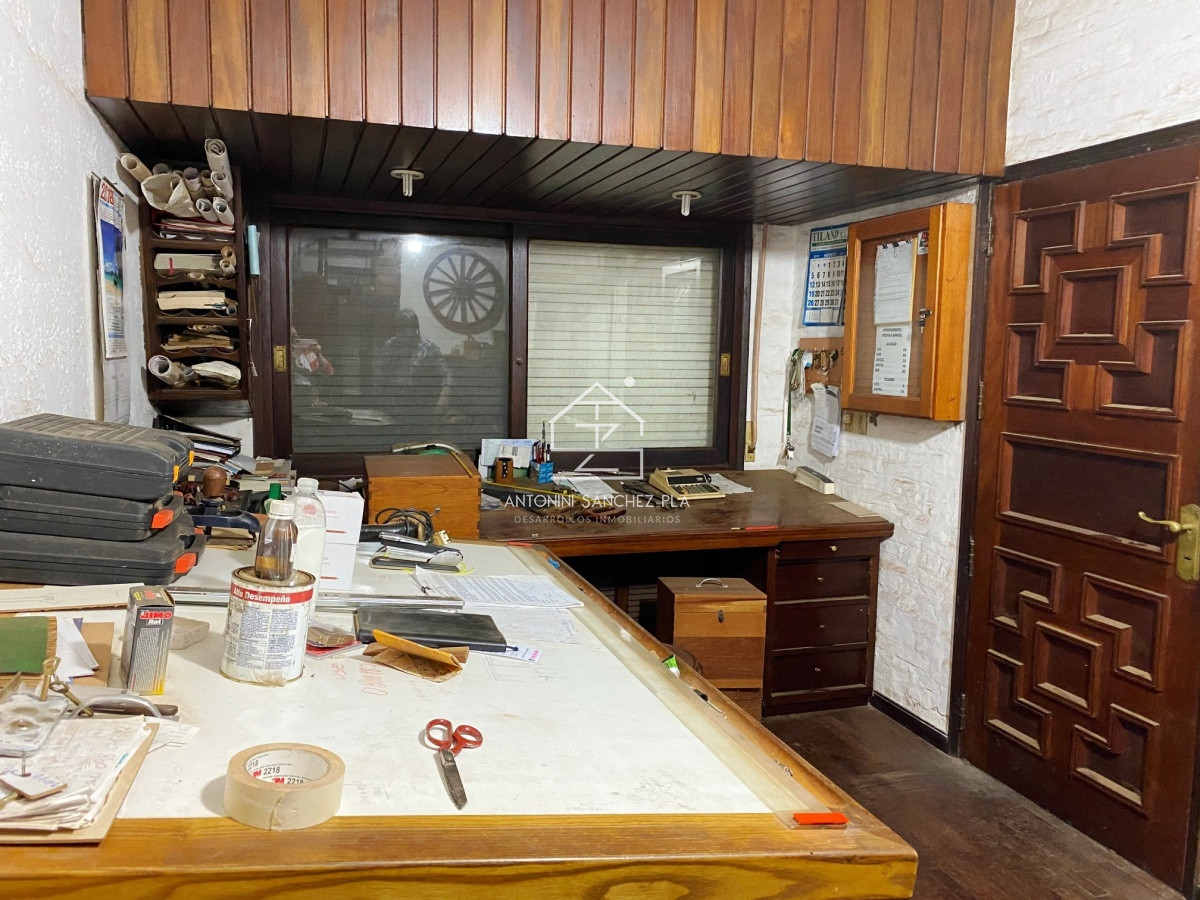 Local Comercial ID.4382 - IMPERDIBLE LOCAL -GALPON CON OFICINA EN MALDONADO 