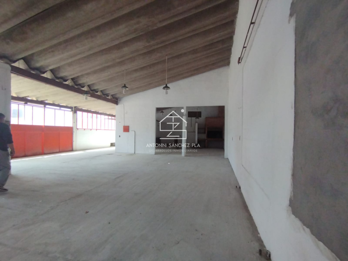 Local Comercial ID.4382 - IMPERDIBLE LOCAL -GALPON CON OFICINA EN MALDONADO 