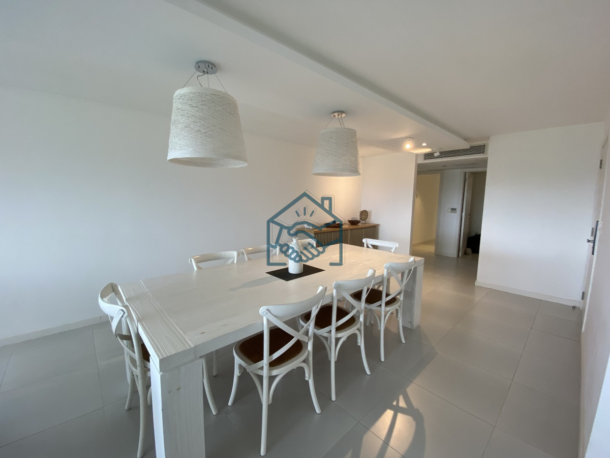 Apartamento ID.526/APARTAMENTO-EN-PRIMERA-FILA-PLAYA-MANSA--PUNTA-DEL-ESTE- - APARTAMENTO EN PRIMERA FILA PLAYA MANSA -PUNTA DEL ESTE 