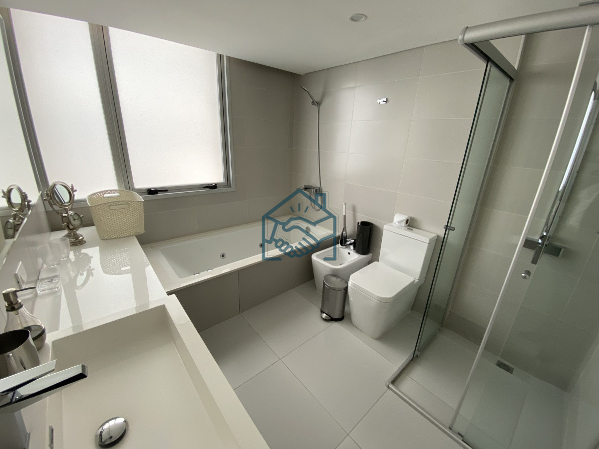 Apartamento ID.526/APARTAMENTO-EN-PRIMERA-FILA-PLAYA-MANSA--PUNTA-DEL-ESTE- - APARTAMENTO EN PRIMERA FILA PLAYA MANSA -PUNTA DEL ESTE 