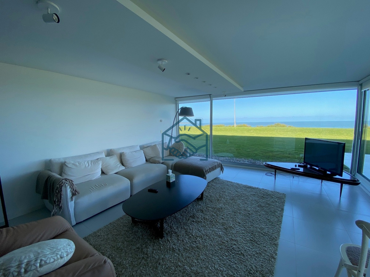 Apartamento ID.526/APARTAMENTO-EN-PRIMERA-FILA-PLAYA-MANSA--PUNTA-DEL-ESTE- - APARTAMENTO EN PRIMERA FILA PLAYA MANSA -PUNTA DEL ESTE 