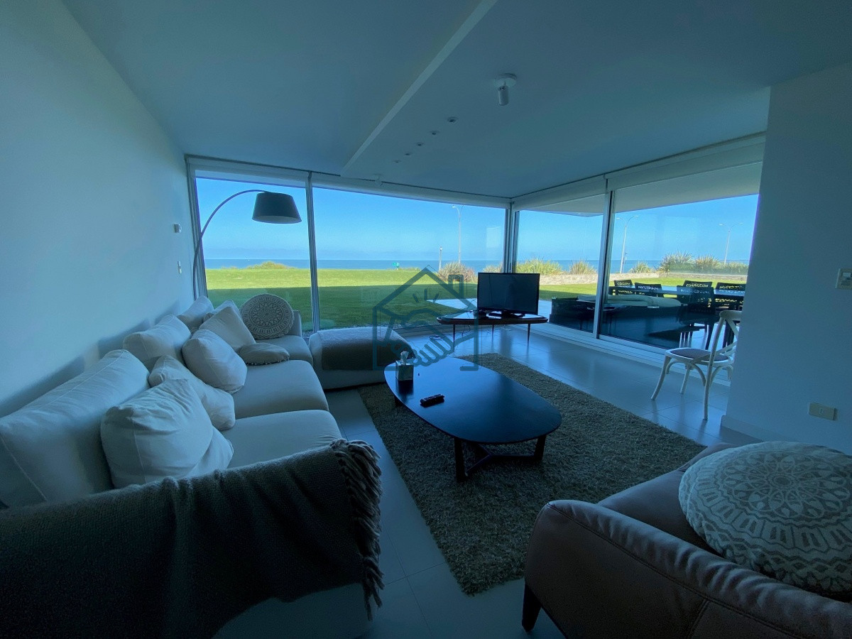Apartamento ID.526/APARTAMENTO-EN-PRIMERA-FILA-PLAYA-MANSA--PUNTA-DEL-ESTE- - APARTAMENTO EN PRIMERA FILA PLAYA MANSA -PUNTA DEL ESTE 