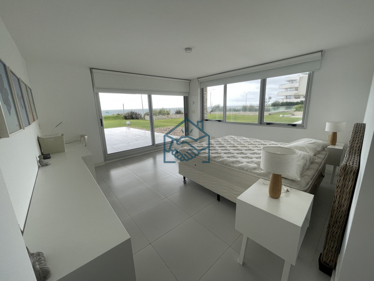 Apartamento ID.526/APARTAMENTO-EN-PRIMERA-FILA-PLAYA-MANSA--PUNTA-DEL-ESTE- - APARTAMENTO EN PRIMERA FILA PLAYA MANSA -PUNTA DEL ESTE 