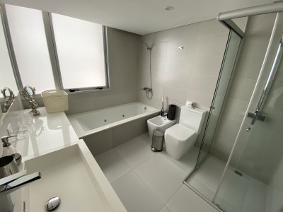 Apartamento ID.526/APARTAMENTO-EN-PRIMERA-FILA-PLAYA-MANSA--PUNTA-DEL-ESTE- - APARTAMENTO EN PRIMERA FILA PLAYA MANSA -PUNTA DEL ESTE 