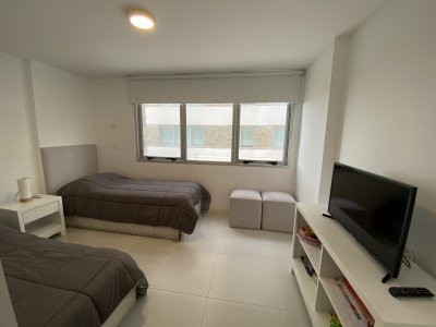 Apartamento ID.526/APARTAMENTO-EN-PRIMERA-FILA-PLAYA-MANSA--PUNTA-DEL-ESTE- - APARTAMENTO EN PRIMERA FILA PLAYA MANSA -PUNTA DEL ESTE 