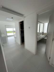 Apartamento ID.526/APARTAMENTO-EN-PRIMERA-FILA-PLAYA-MANSA--PUNTA-DEL-ESTE- - APARTAMENTO EN PRIMERA FILA PLAYA MANSA -PUNTA DEL ESTE 