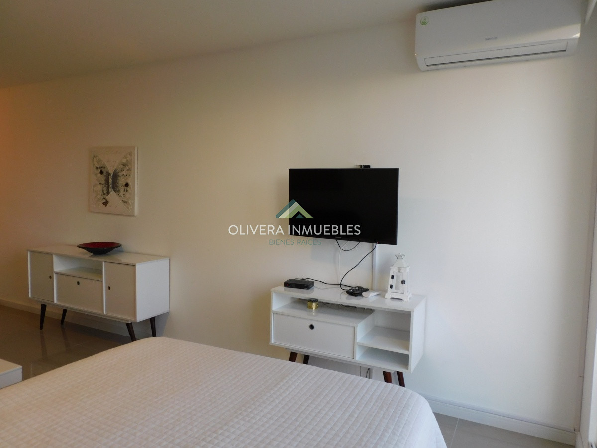 Apartamento ID.9216 - TORRE ONE -PUNTA DEL ESTE HERMOSO MONOAMBIENTE A 200 MTS. DEL MAR!!