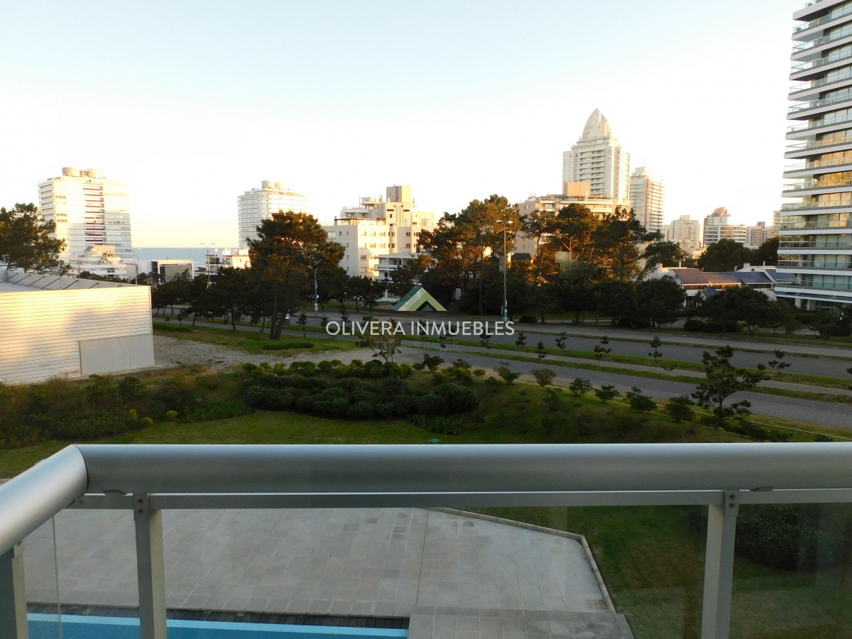 Apartamento ID.9216 - TORRE ONE -PUNTA DEL ESTE HERMOSO MONOAMBIENTE A 200 MTS. DEL MAR!!