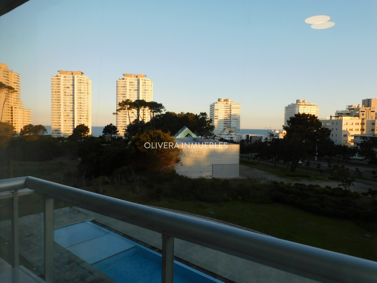 Apartamento ID.9216 - TORRE ONE -PUNTA DEL ESTE HERMOSO MONOAMBIENTE A 200 MTS. DEL MAR!!