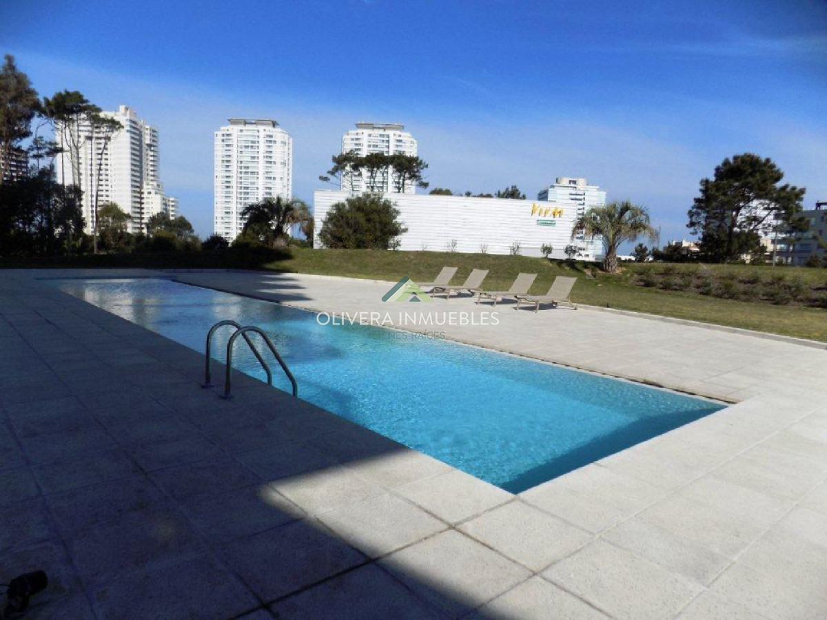 Apartamento ID.9216 - TORRE ONE -PUNTA DEL ESTE HERMOSO MONOAMBIENTE A 200 MTS. DEL MAR!!