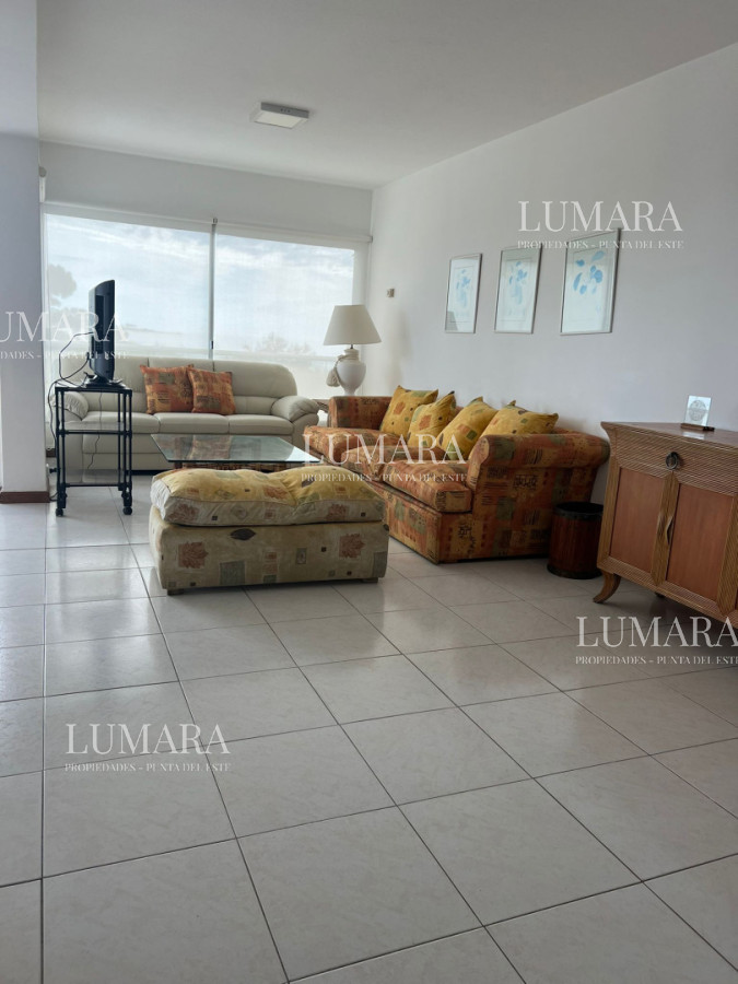 Apartamento ID.165 - EDIFICIO LAS OLAS ALQUILA APARTAMENTO 3 DORMITORIOS , 2 BAÑOS 