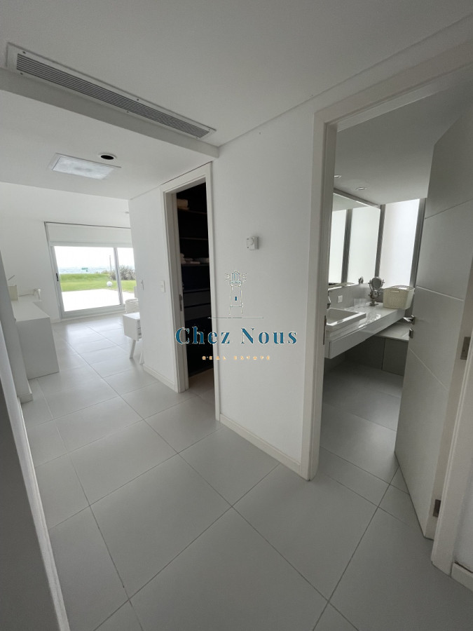 Apartamento ID.246 - APARTAMENTO EN PRIMERA FILA PLAYA MANSA -PUNTA DEL ESTE 