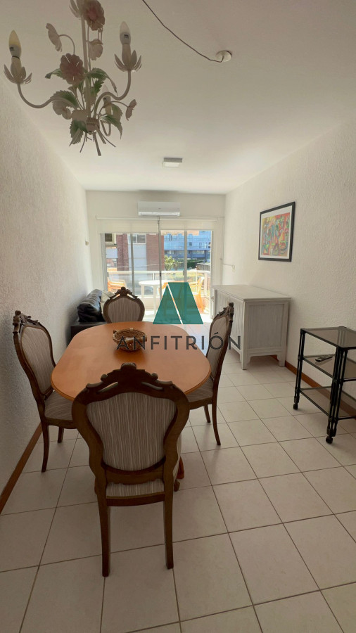 Apartamento ID.25 - ALQUILA APARTAMENTO 2 DORMITORIOS MANSA FTE AL MAR PUNTA DEL ESTE 