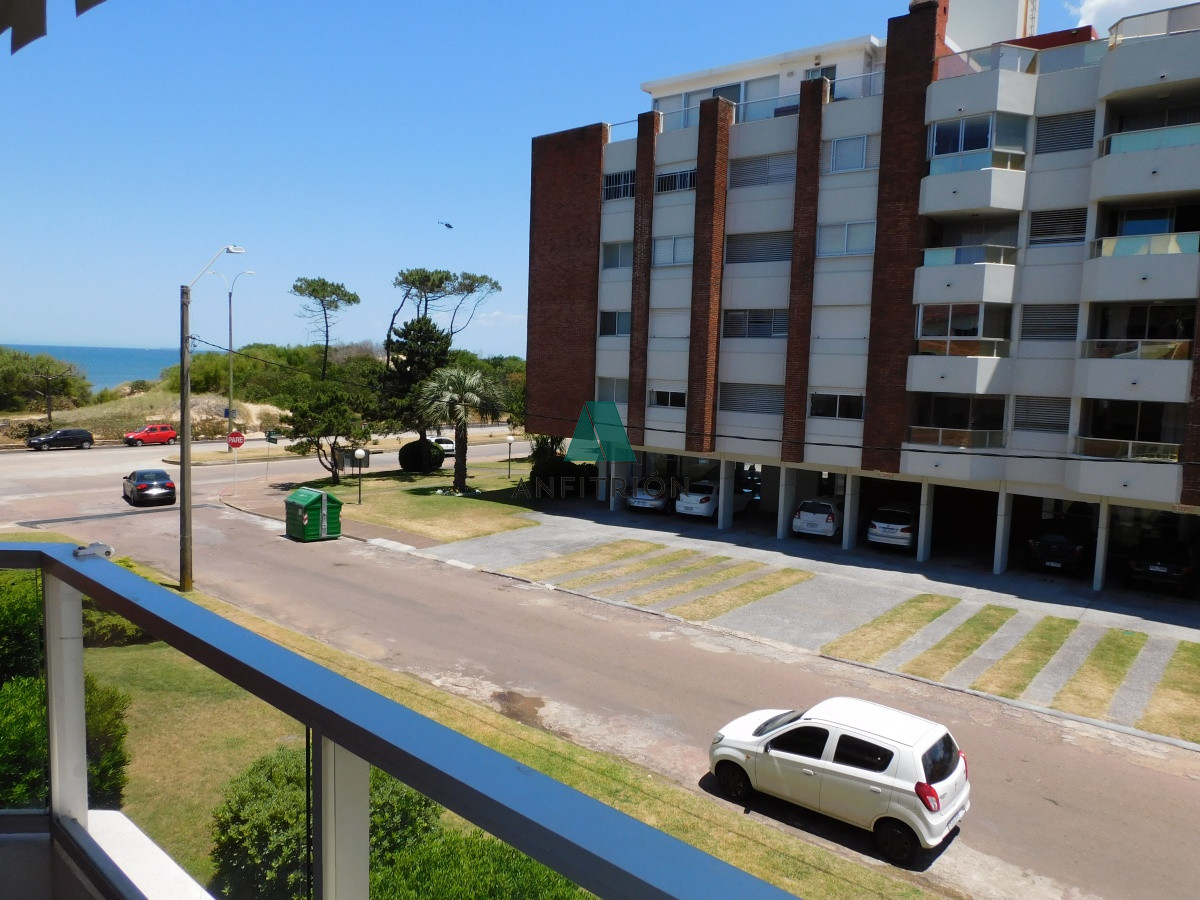 Apartamento ID.25 - ALQUILA APARTAMENTO 2 DORMITORIOS MANSA FTE AL MAR PUNTA DEL ESTE 