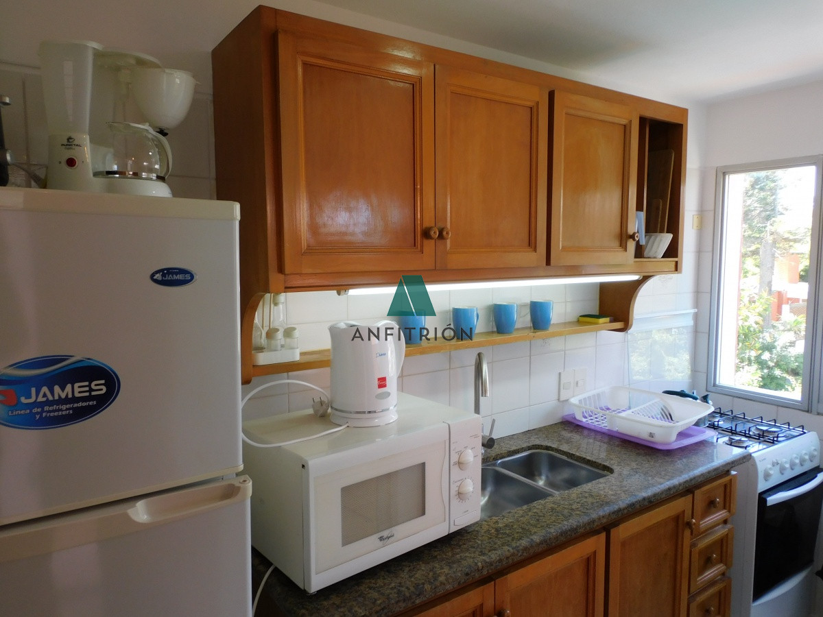 Apartamento ID.25 - ALQUILA APARTAMENTO 2 DORMITORIOS MANSA FTE AL MAR PUNTA DEL ESTE 