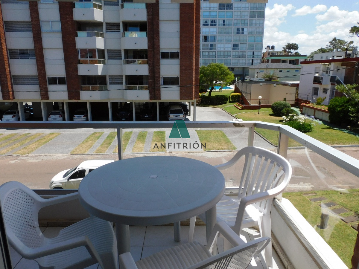 Apartamento ID.25 - ALQUILA APARTAMENTO 2 DORMITORIOS MANSA FTE AL MAR PUNTA DEL ESTE 