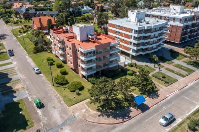 Alquiler de Apartamento en MANSA - 3 dormitorios - 2 baños - cochera