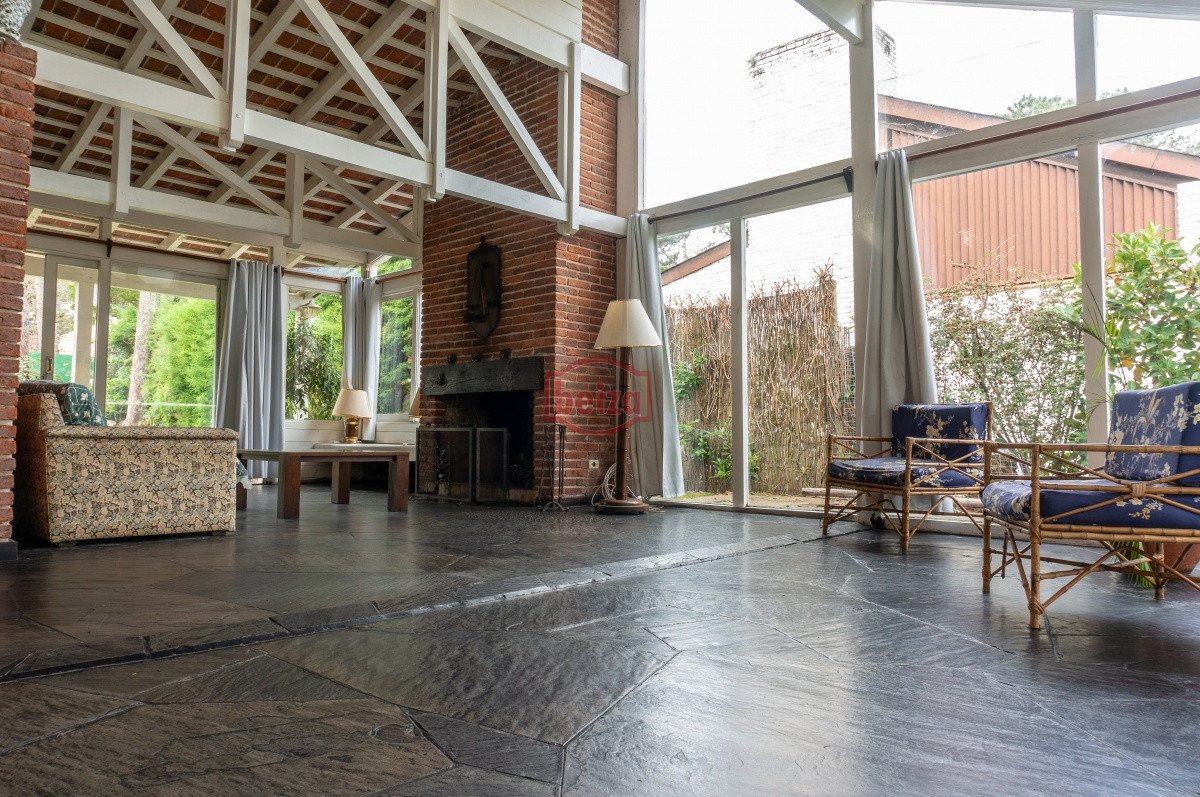 Casa ID.164341/mansa-una-cuadra-del-mar - VENDE CHALET TRES DORMITORIOS , DOS BAÑOS Y DORMITORIO Y BAÑO DE SERVICIO 