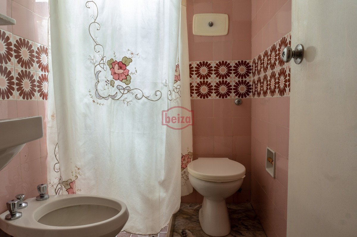 Casa ID.164341/mansa-una-cuadra-del-mar - VENDE CHALET TRES DORMITORIOS , DOS BAÑOS Y DORMITORIO Y BAÑO DE SERVICIO 
