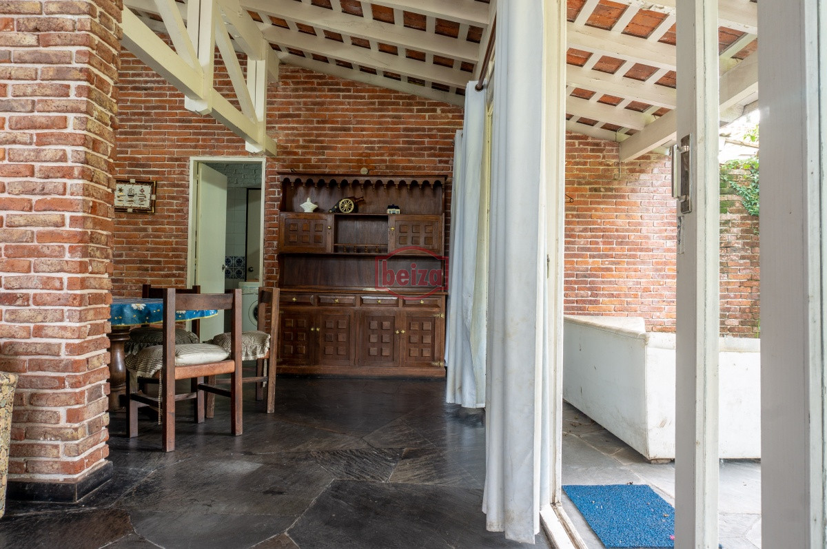 Casa ID.164341/mansa-una-cuadra-del-mar - VENDE CHALET TRES DORMITORIOS , DOS BAÑOS Y DORMITORIO Y BAÑO DE SERVICIO 